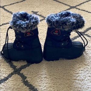 boy's winter boots.